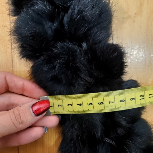 Pom Pom black Women's winter scarf - Picture 7 of 7